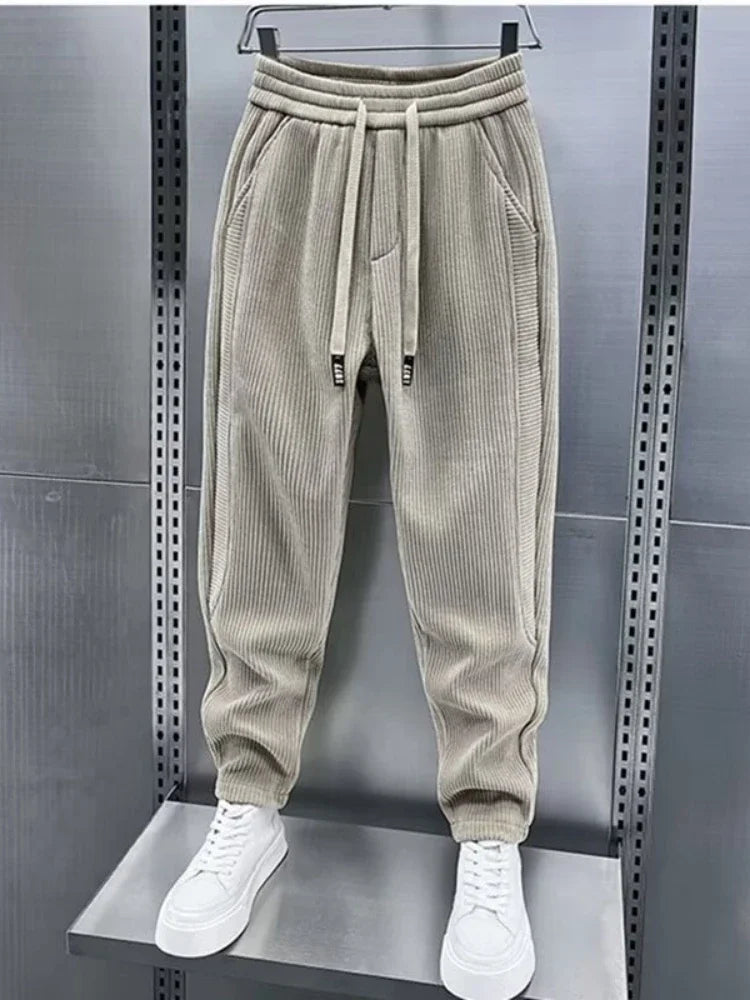 Cordhose – Herrenhose mit elastischem Bund, lockerer Passform und weiten Beinen-HauteBerlin