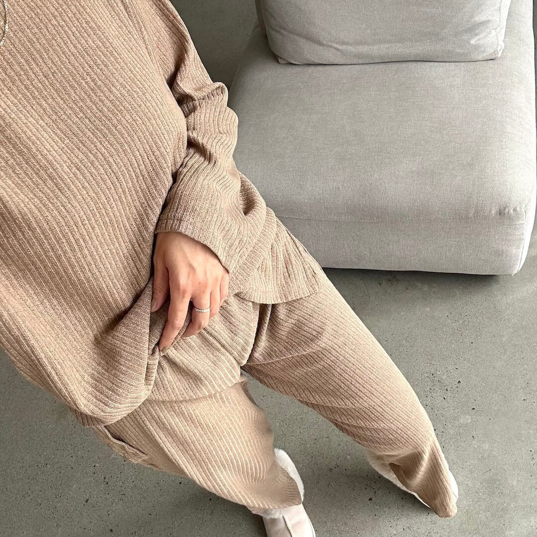 Hausanzug Damen | Geripptes Zweiteiler-Set | Oberteil und Hose-HauteBerlin