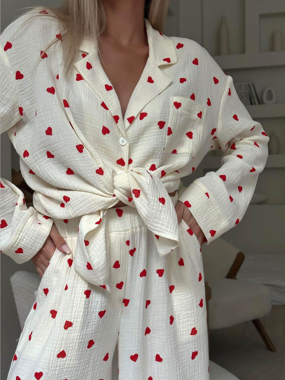 Schlafanzug Damen lang: Pyjama Set aus Musselin mit Herzchen-Print-HauteBerlin