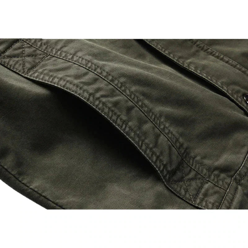 Armeegrüne Jacke | Zip-Up | Taschen | Herrenjacke | Outdoorjacke-HauteBerlin