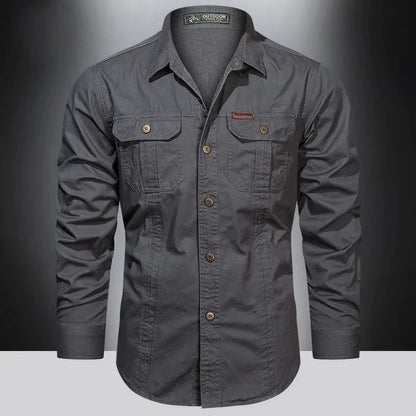 Cargo-Shirt – Langärmliges Herrenhemd mit Knöpfen und Taschen-HauteBerlin
