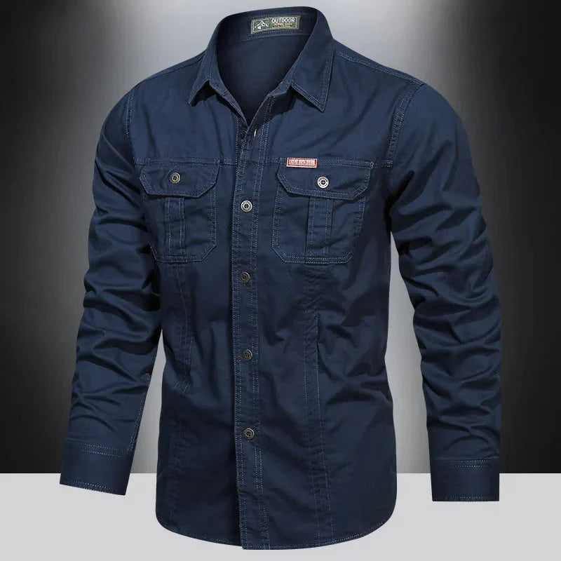 Cargo-Shirt – Langärmliges Herrenhemd mit Knöpfen und Taschen-HauteBerlin