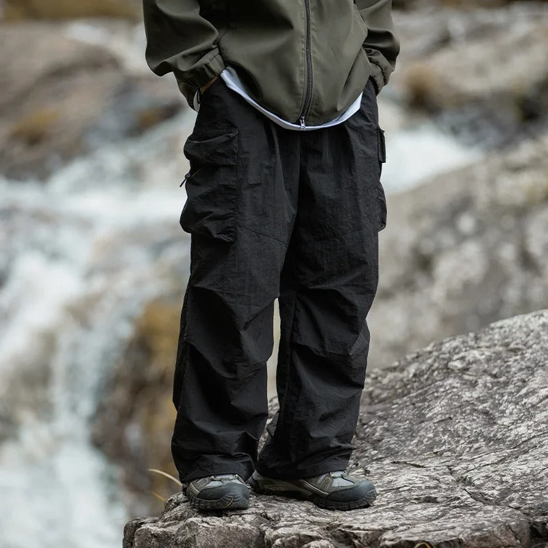 Cargohose Herren: Weite Baggy Outdoorhose mit Kordelzug-HauteBerlin