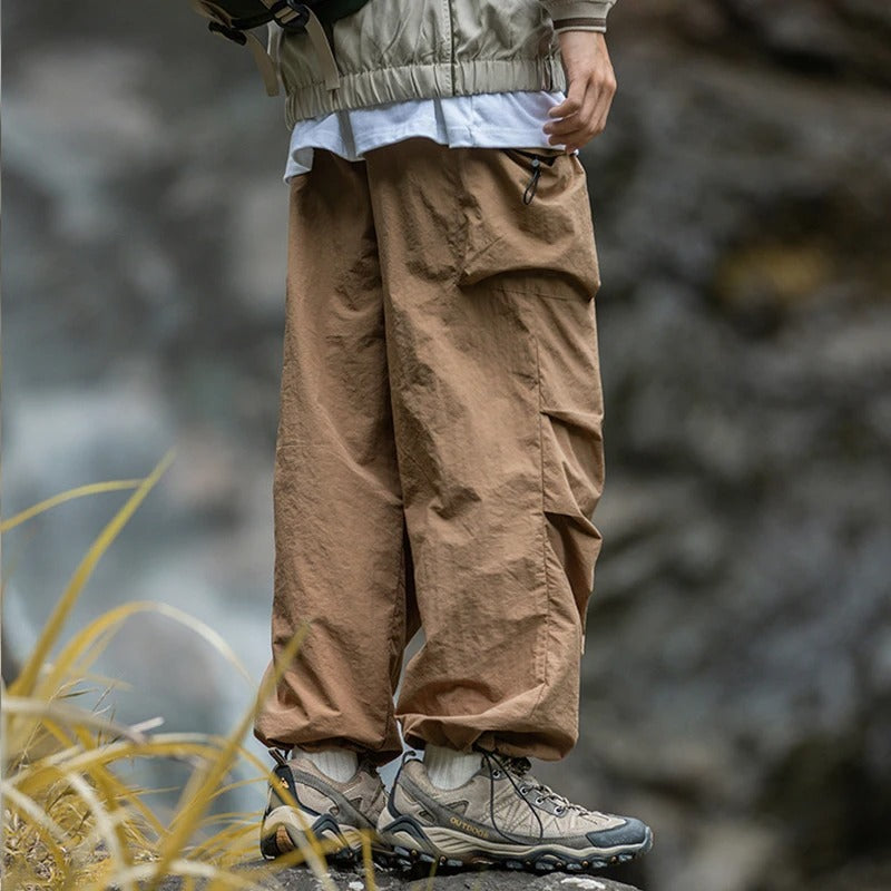 Cargohose Herren: Weite Baggy Outdoorhose mit Kordelzug-HauteBerlin