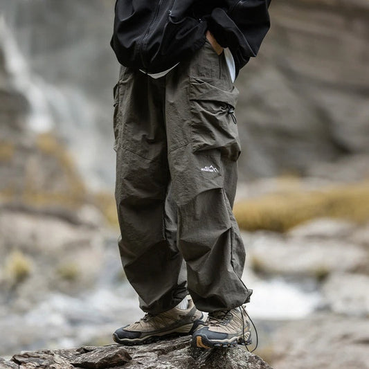 Cargohose Herren: Weite Baggy Outdoorhose mit Kordelzug-HauteBerlin