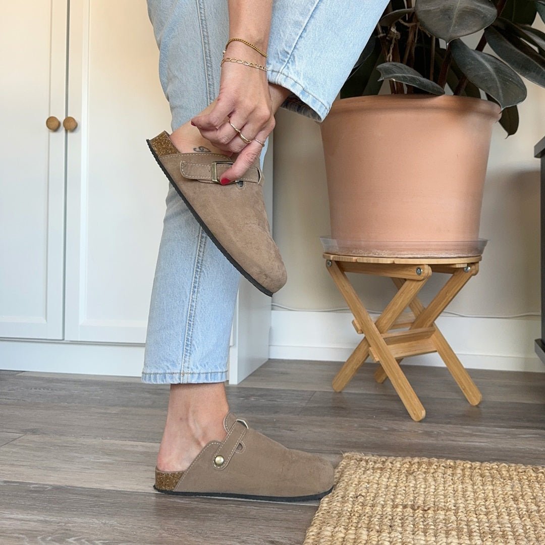 Clogs Damen | Pantoletten in Wildlederoptik | Korkfußbett-HauteBerlin