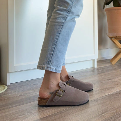 Clogs Damen | Pantoletten in Wildlederoptik | Korkfußbett-HauteBerlin