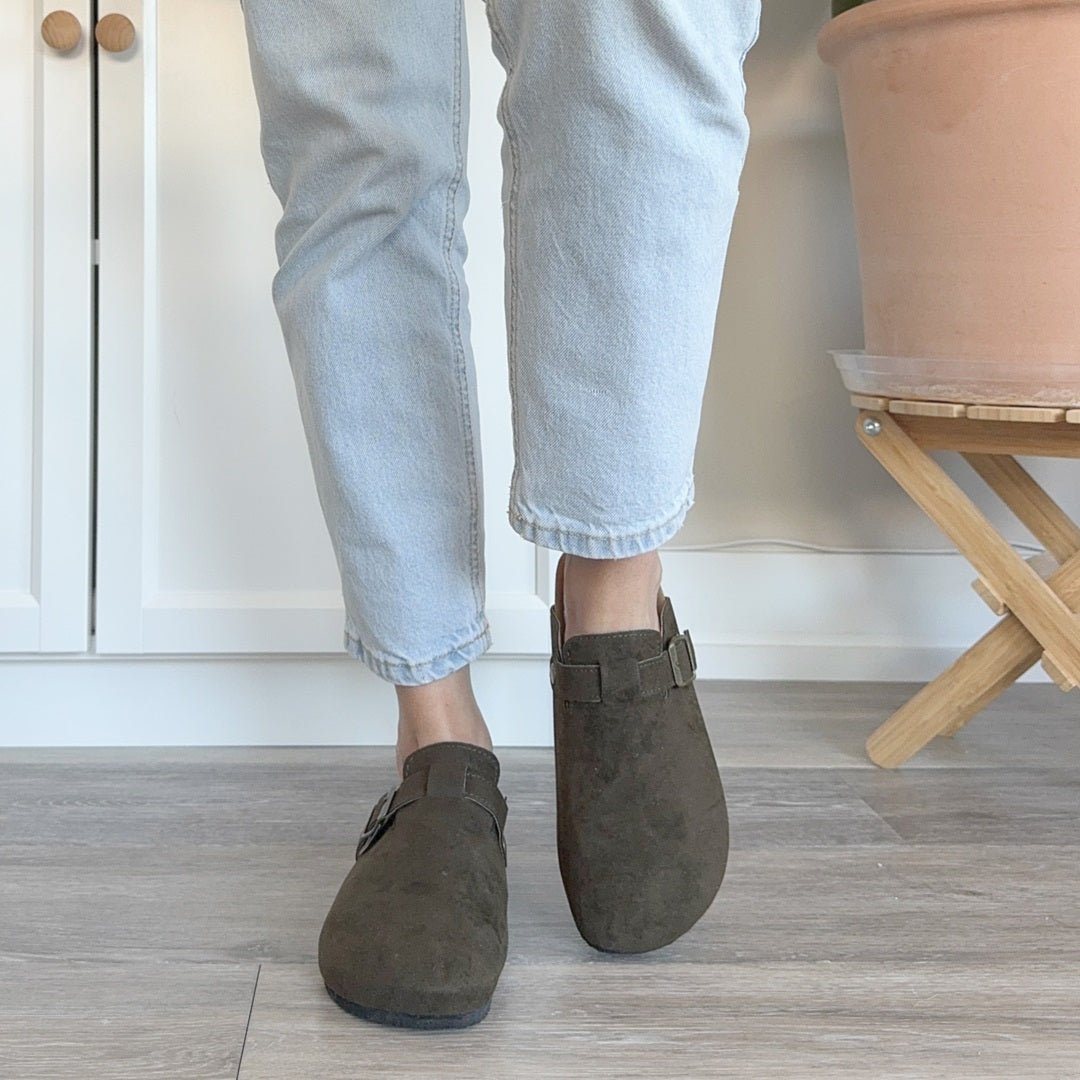 Clogs Damen | Pantoletten in Wildlederoptik | Korkfußbett-HauteBerlin