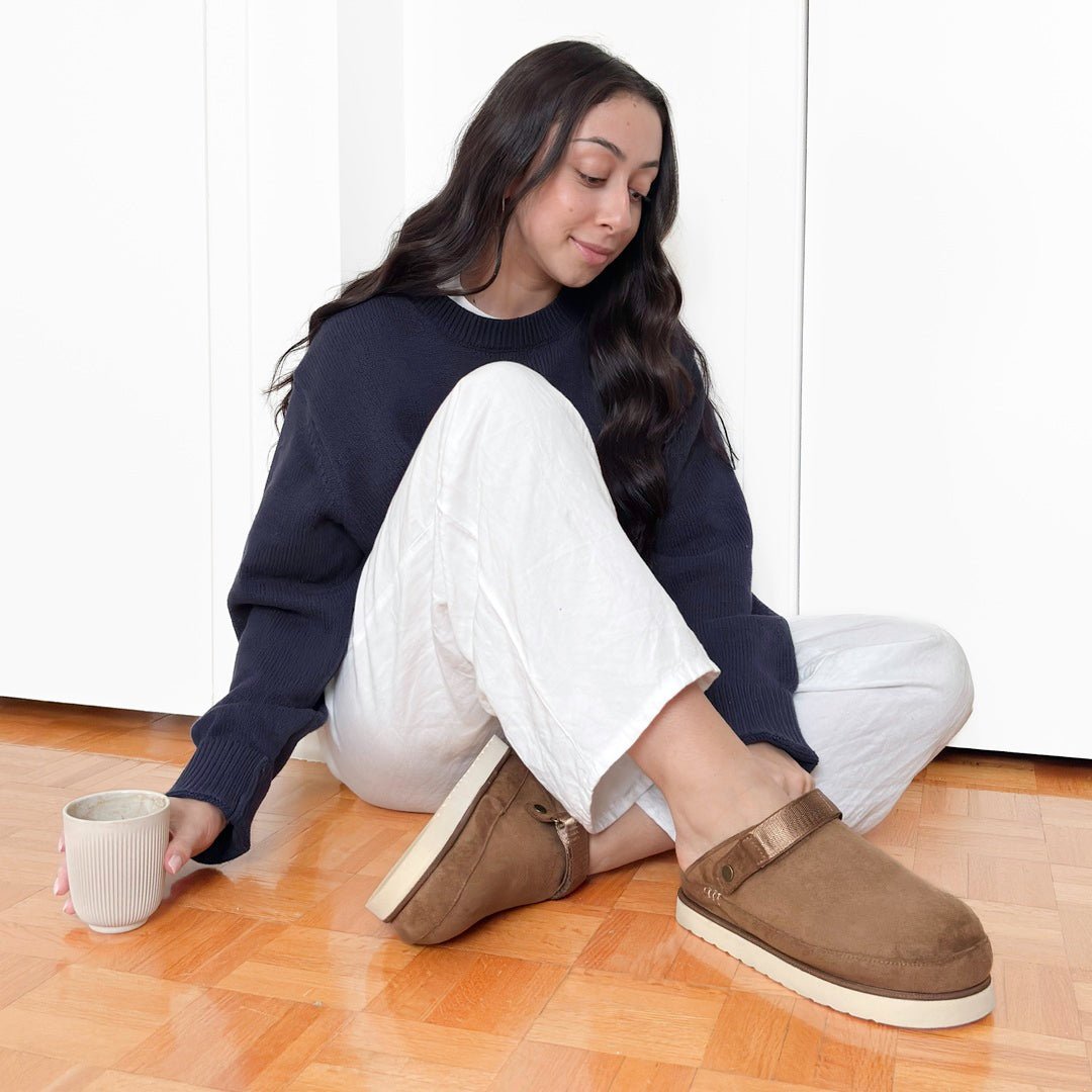 Clogs Damen | Wildleder Optik Plateau | Verstellbarer Riemen-HauteBerlin