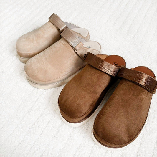 Clogs Damen | Wildleder Optik Plateau | Verstellbarer Riemen-HauteBerlin