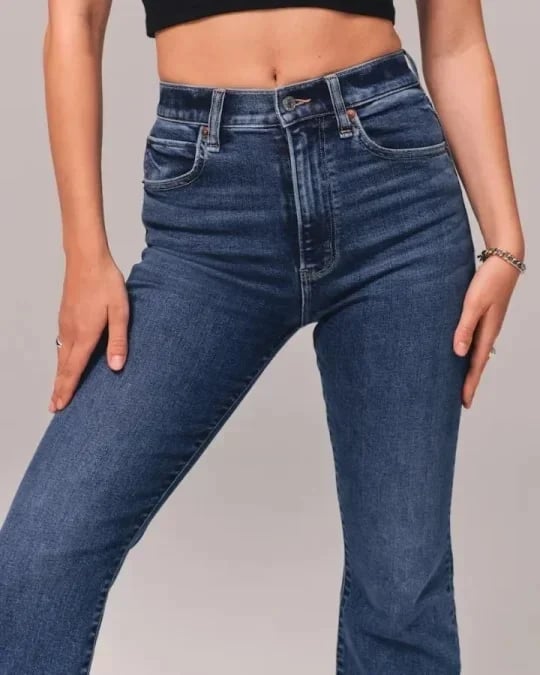 Flared Jeans | Blau | Denim | Hochtaillierte Jeans | Damenjeans-HauteBerlin