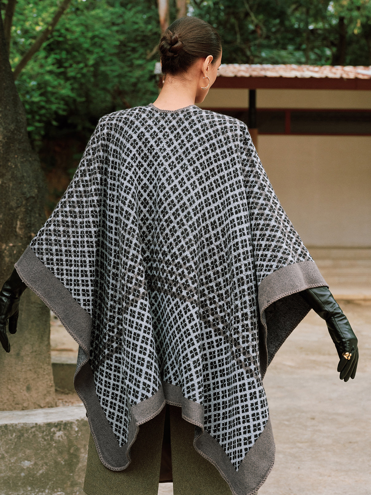 Gestrickter Poncho | Elegant | Übergröße | Poncho Cape | Damenbekleidung-HauteBerlin