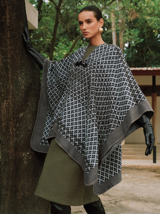 Gestrickter Poncho | Elegant | Übergröße | Poncho Cape | Damenbekleidung-HauteBerlin