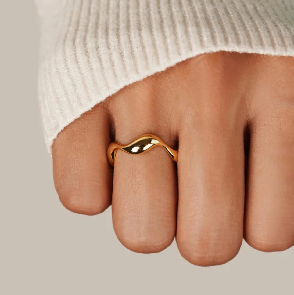 Golden Ring – Minimalistischer, wellenförmiger, verstellbarer Damenring-HauteBerlin