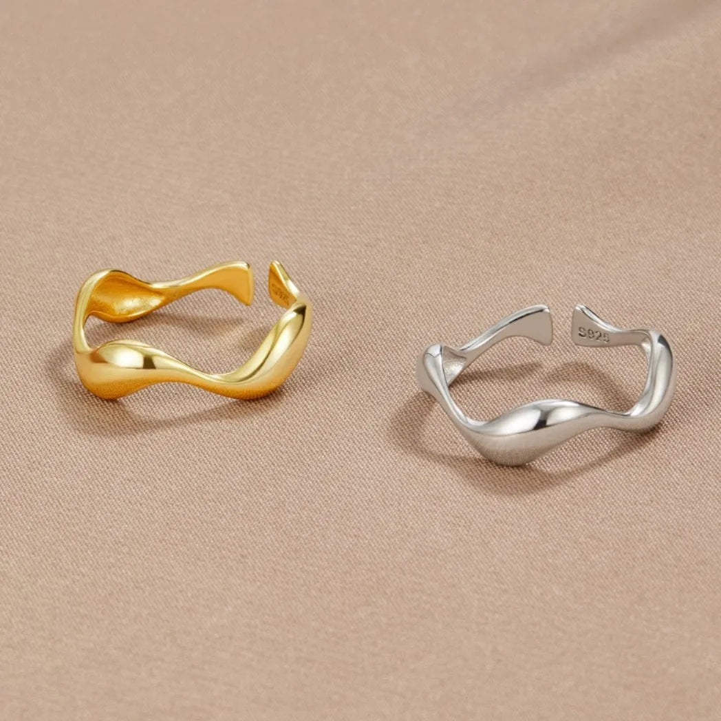 Golden Ring – Minimalistischer, wellenförmiger, verstellbarer Damenring-HauteBerlin