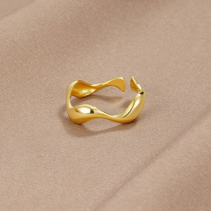 Golden Ring – Minimalistischer, wellenförmiger, verstellbarer Damenring-HauteBerlin