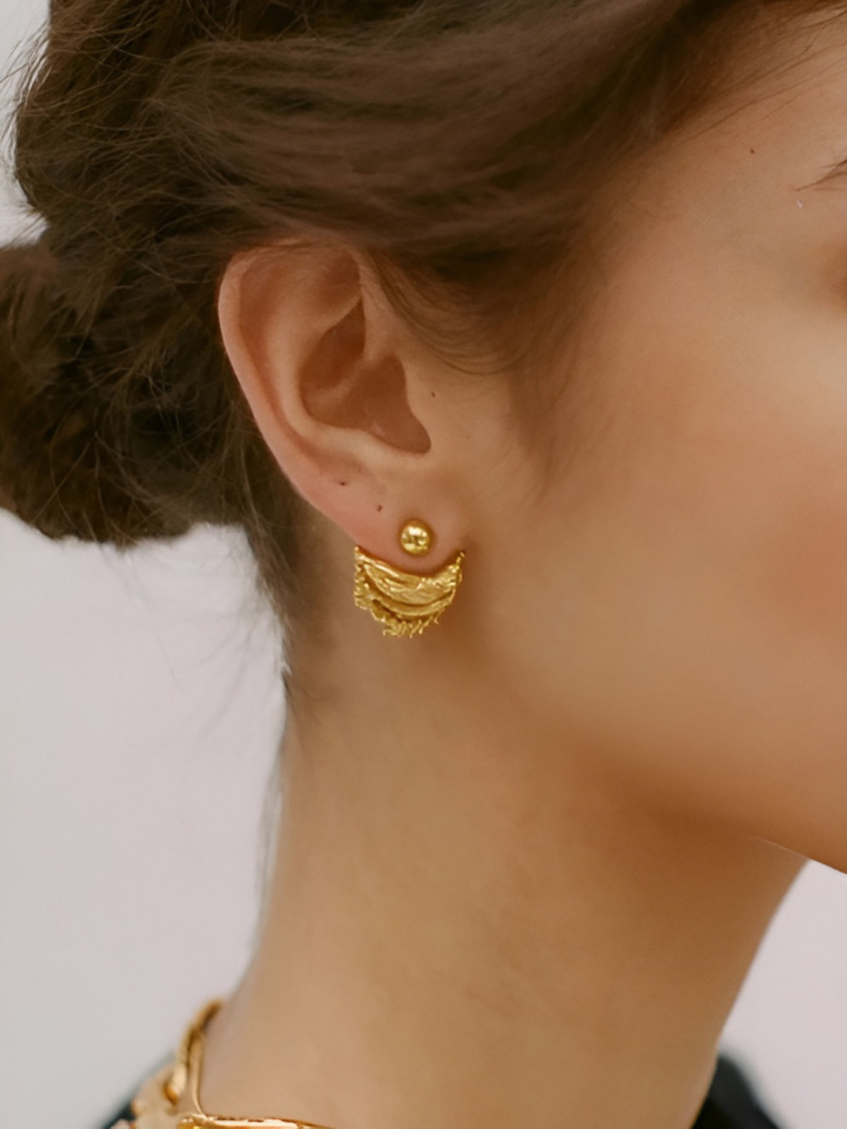 Goldene Ohrringe – Ohrstecker für Frauen mit Vorderseite und Rückseite-HauteBerlin