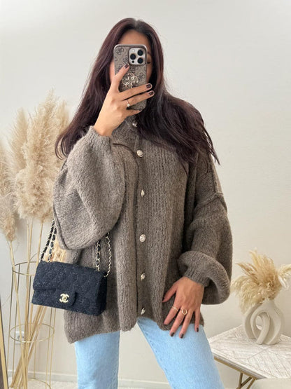 Grobe Strickjacke – Knopfleiste – Gestrickt – Oversize-Strickjacke – Damenstrickmode-HauteBerlin