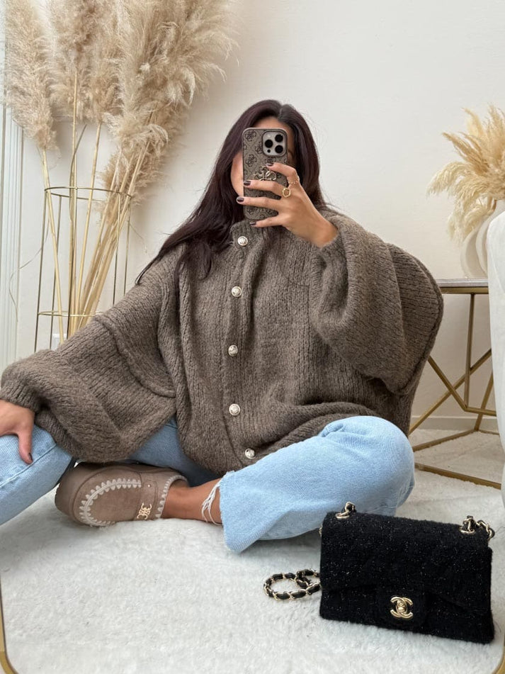 Grobe Strickjacke – Knopfleiste – Gestrickt – Oversize-Strickjacke – Damenstrickmode-HauteBerlin
