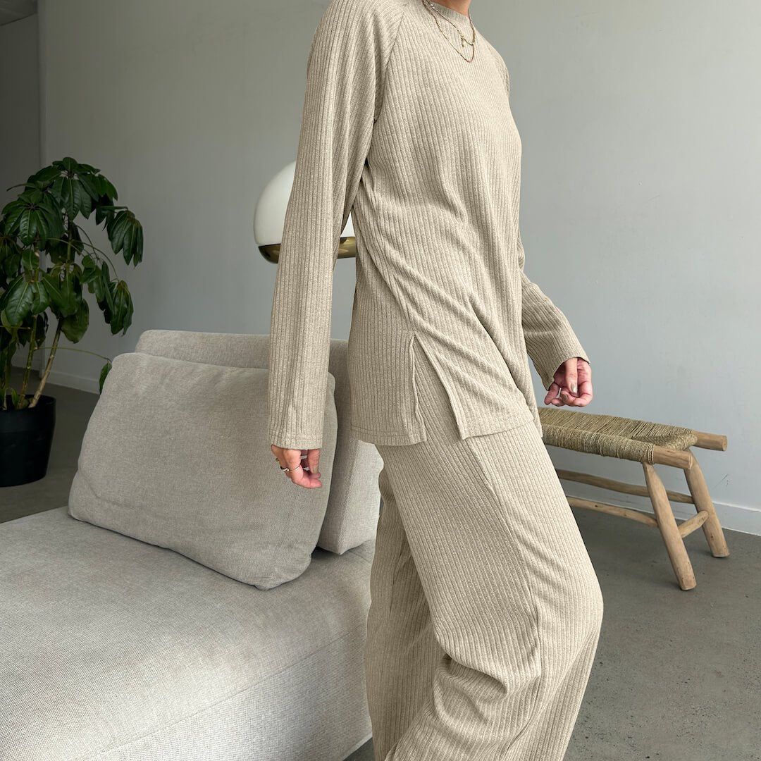 Hausanzug Damen | Geripptes Zweiteiler-Set | Oberteil und Hose-HauteBerlin