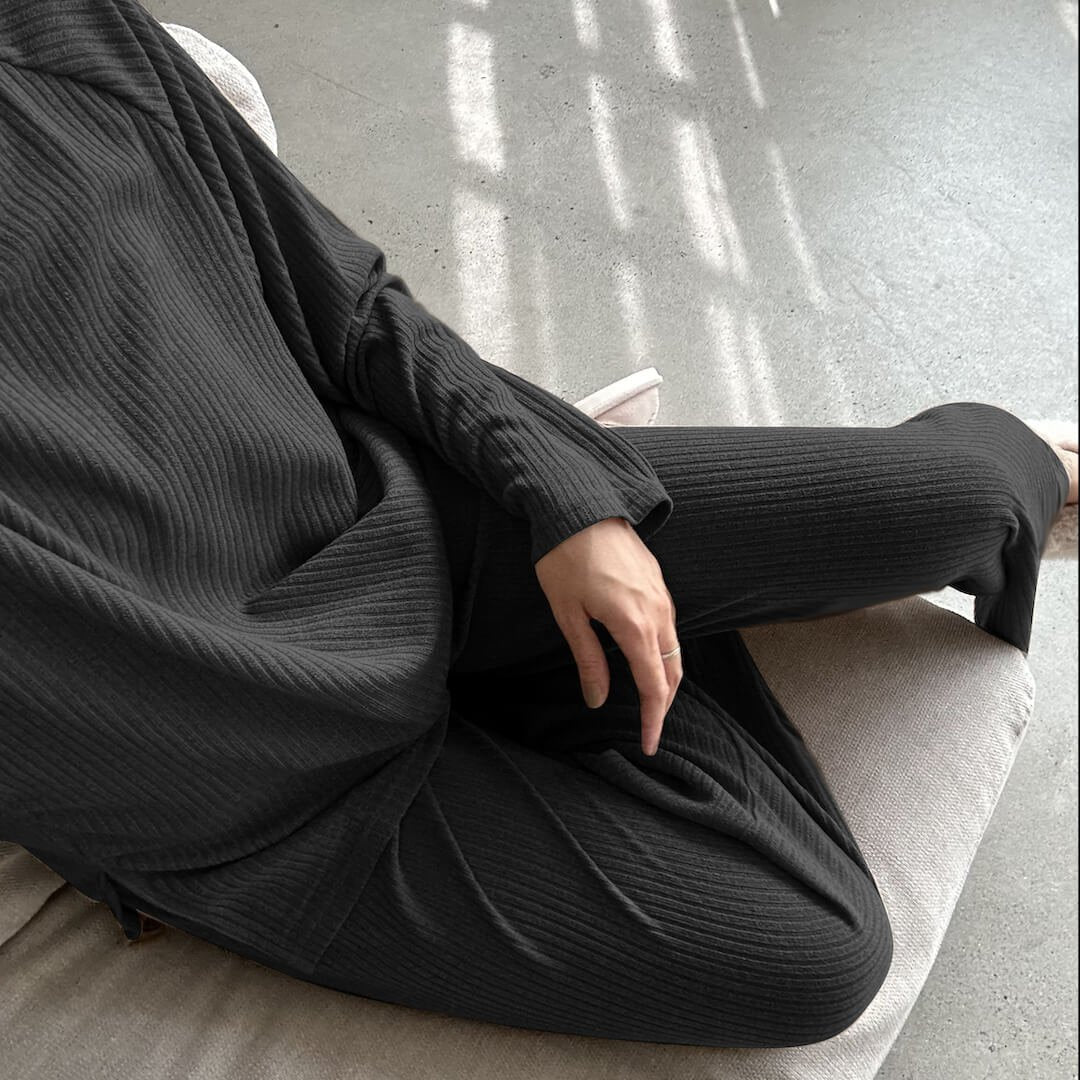 Hausanzug Damen | Geripptes Zweiteiler-Set | Oberteil und Hose-HauteBerlin