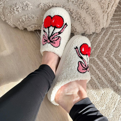 Hausschuhe Damen | Kirschen Schleife | Plüsch Slip-On-HauteBerlin