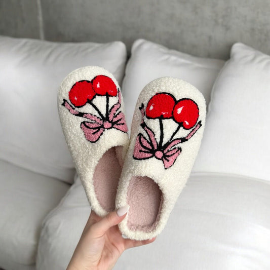Hausschuhe Damen | Kirschen Schleife | Plüsch Slip-On-HauteBerlin