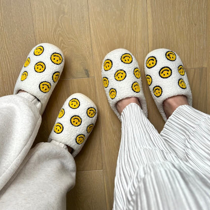Hausschuhe Damen | Plüsch mit Smiley | Zum Hineinschlüpfen-HauteBerlin