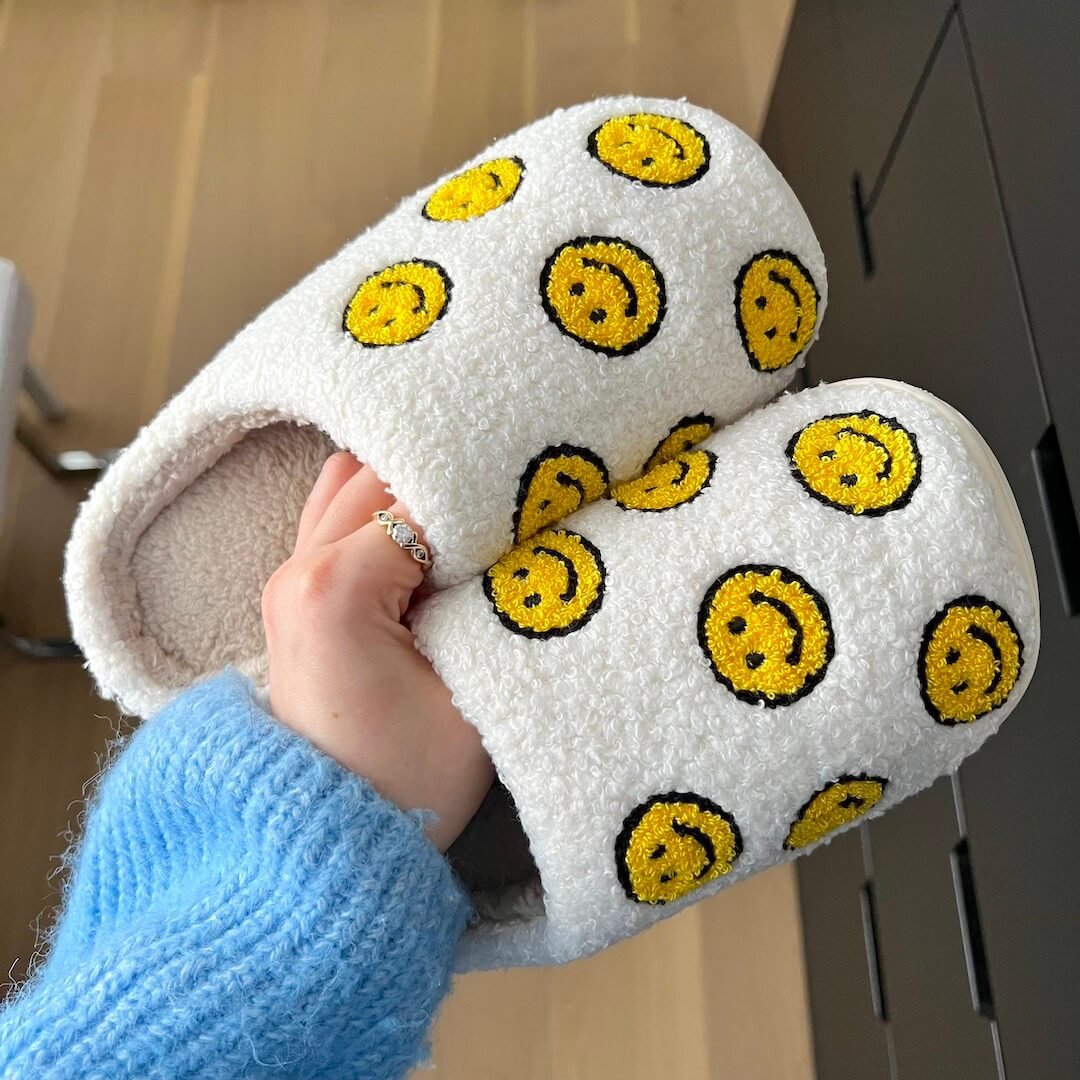 Hausschuhe Damen | Plüsch mit Smiley | Zum Hineinschlüpfen-HauteBerlin