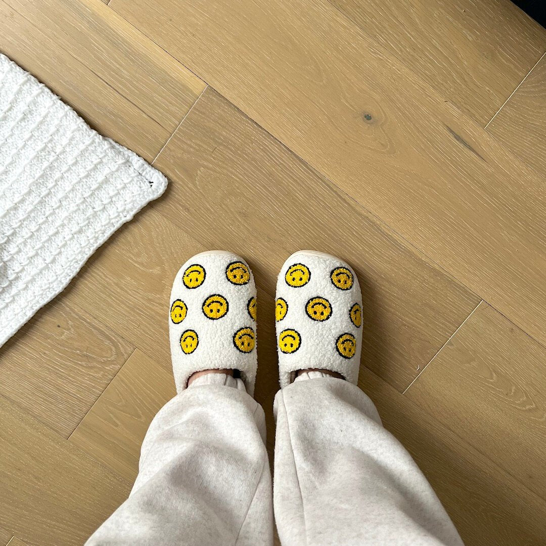 Hausschuhe Damen | Plüsch mit Smiley | Zum Hineinschlüpfen-HauteBerlin