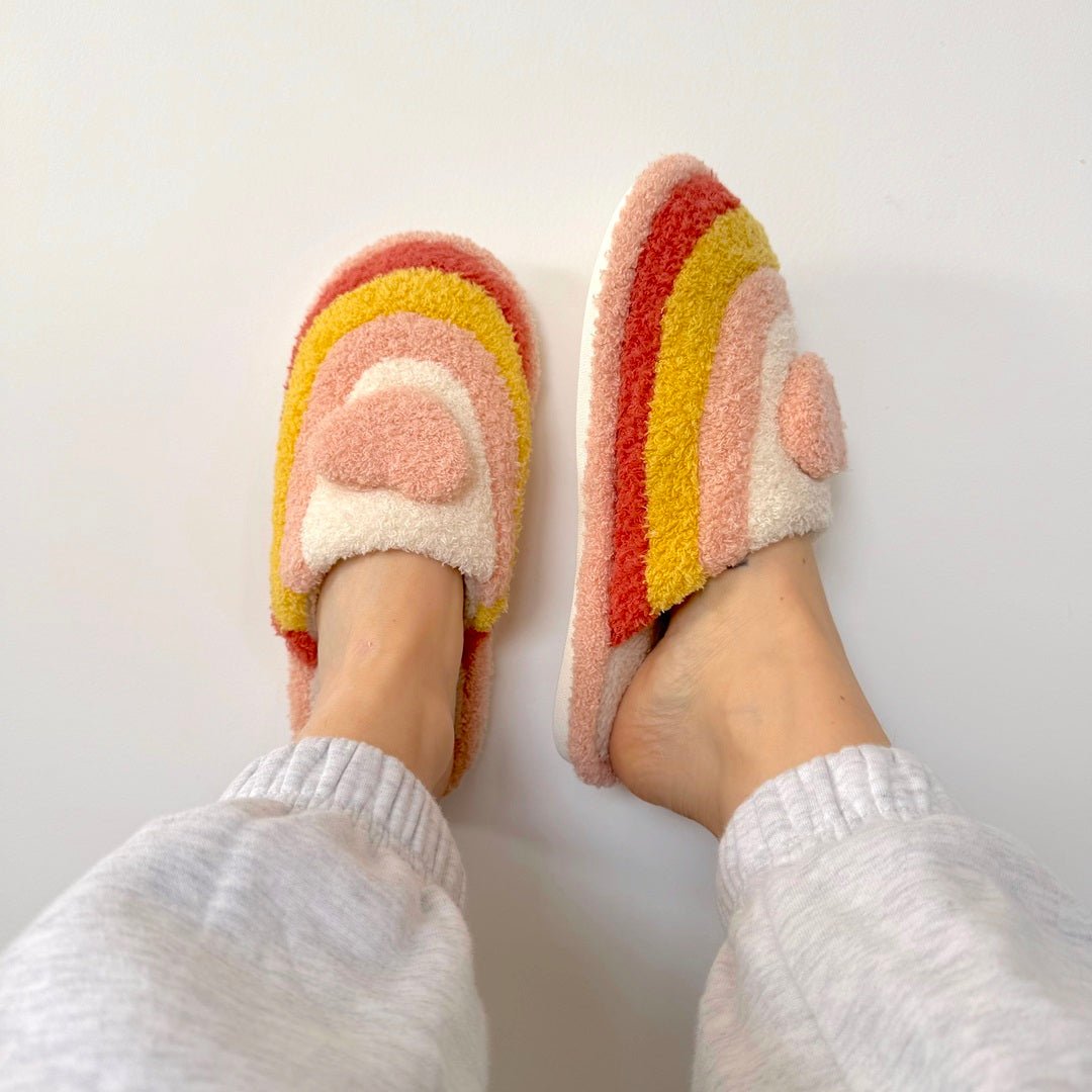 Hausschuhe Damen | Regenbogen mit Herz | Plüsch Weich-HauteBerlin