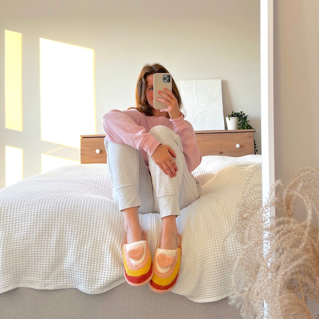 Hausschuhe Damen | Regenbogen mit Herz | Plüsch Weich-HauteBerlin