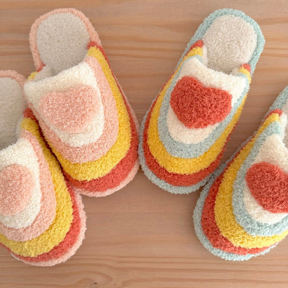 Hausschuhe Damen | Regenbogen mit Herz | Plüsch Weich-HauteBerlin