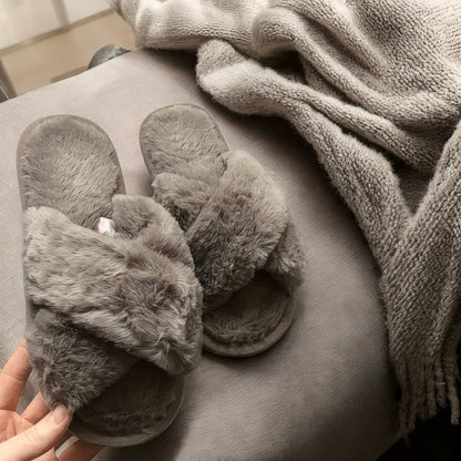 Flauschige Hausschuhe mit Kreuzbändern 9