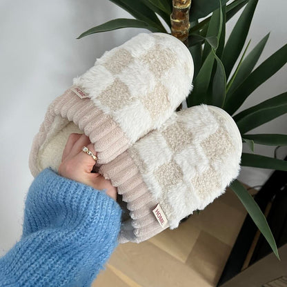 Flauschige Hausschuhe mit Karomuster 4