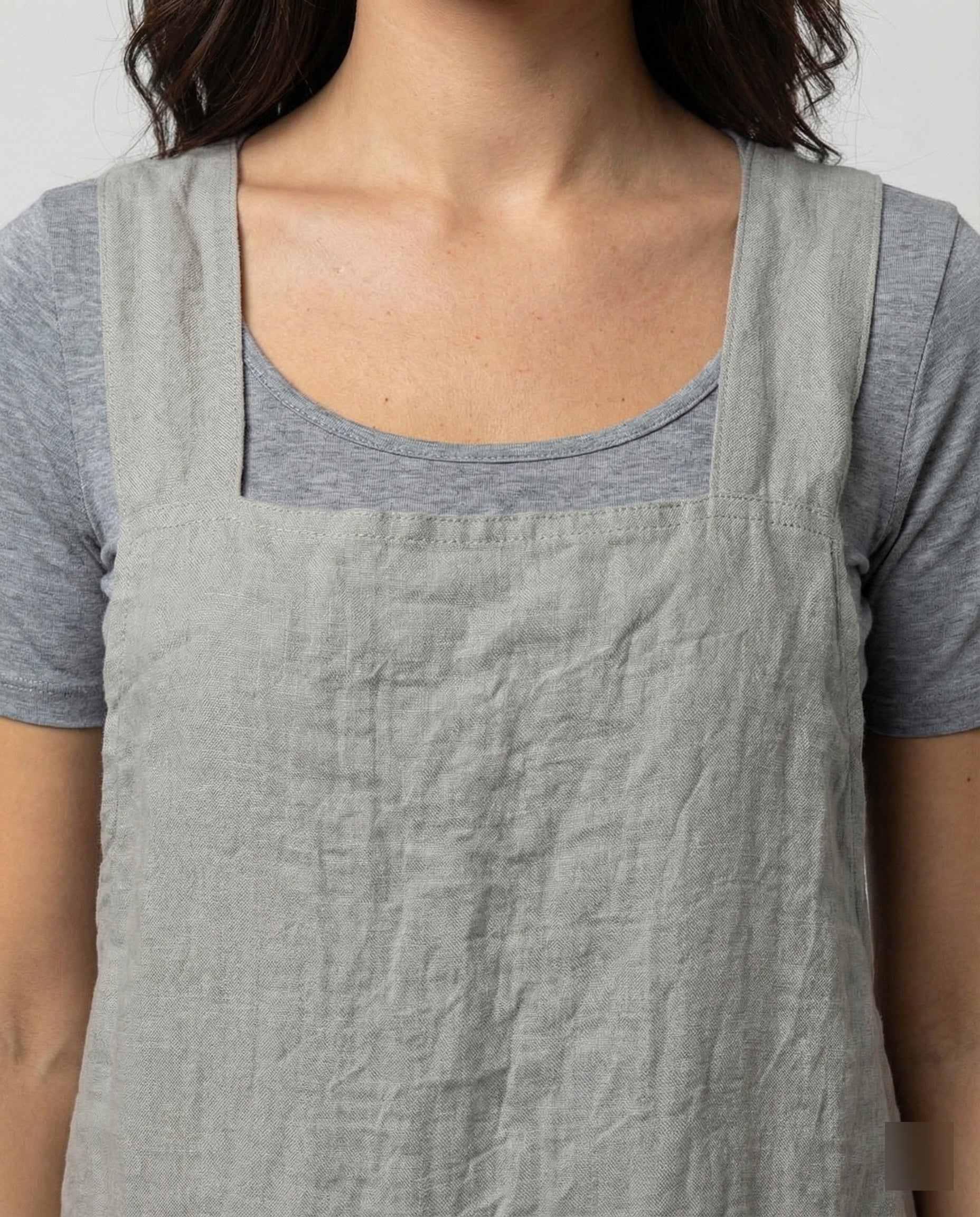Kleid mit Schürzchen – Lässiges, locker sitzendes Leinenkleid für Damen-HauteBerlin