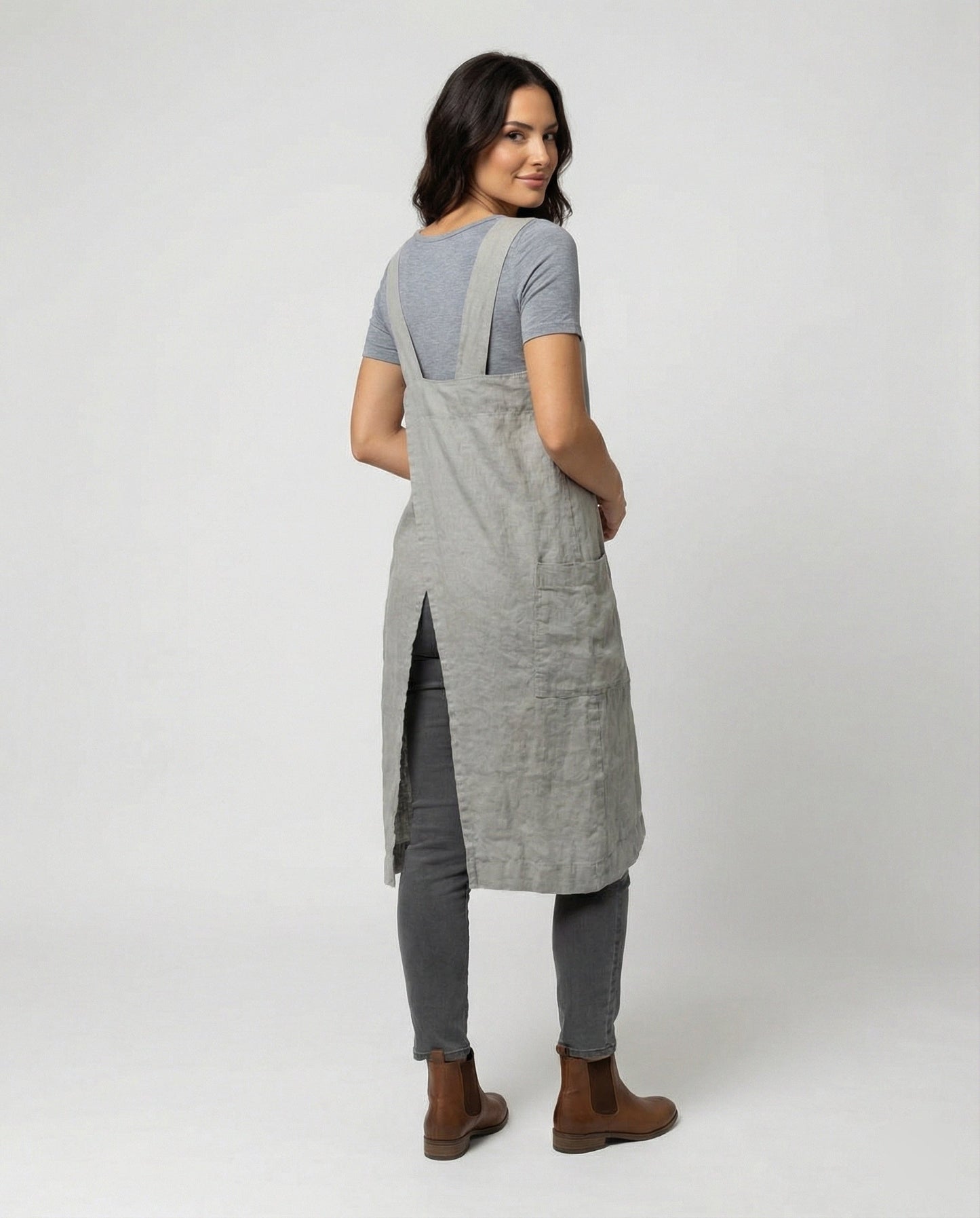 Kleid mit Schürzchen – Lässiges, locker sitzendes Leinenkleid für Damen-HauteBerlin