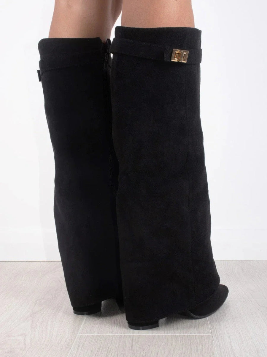 Kniehohe Stiefel – Damenstiefel aus Wildlederimitat mit spitzer Zehenpartie und Absatz-HauteBerlin