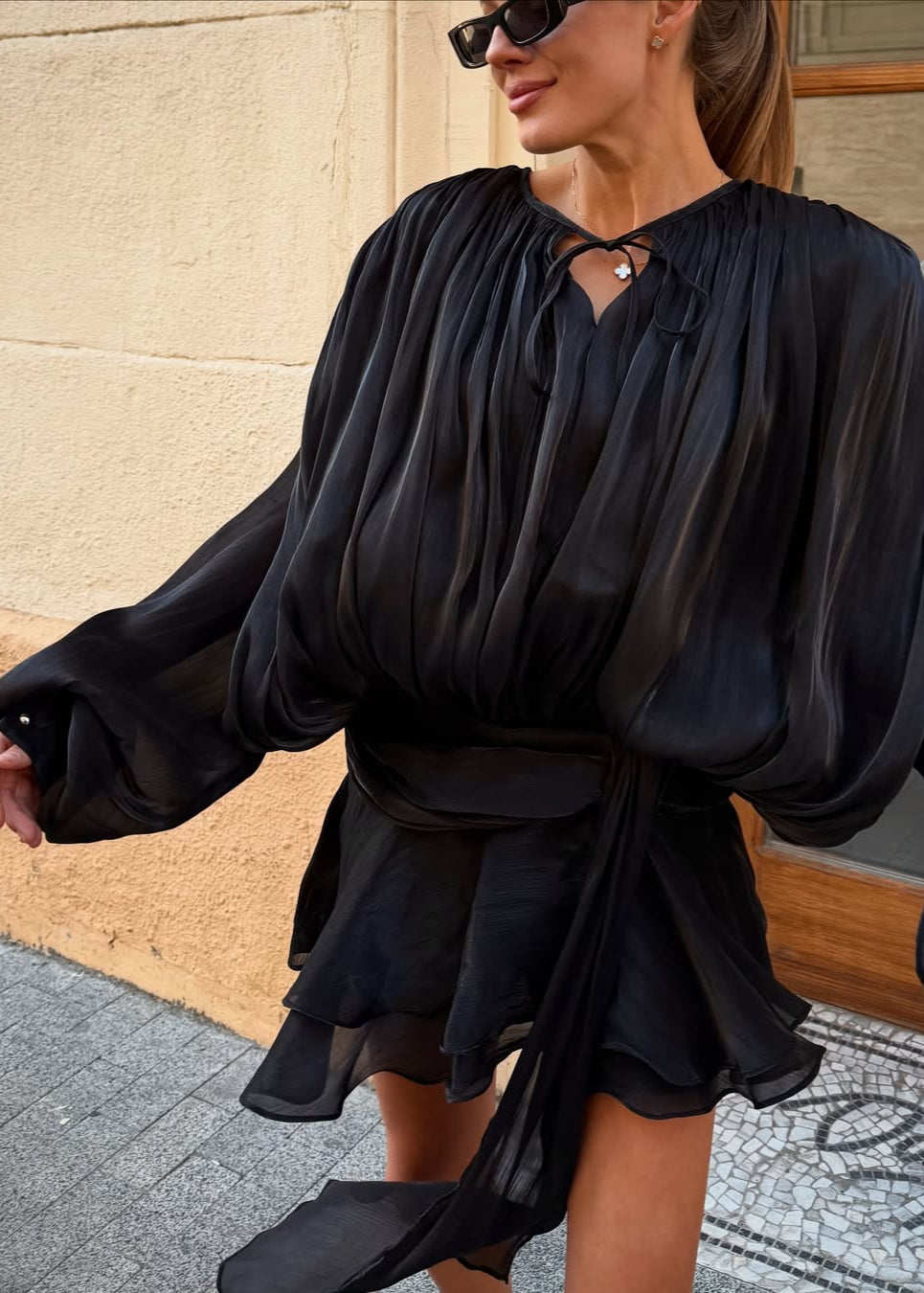 Minikleid - Langärmeliges schwarzes Chiffonkleid-HauteBerlin