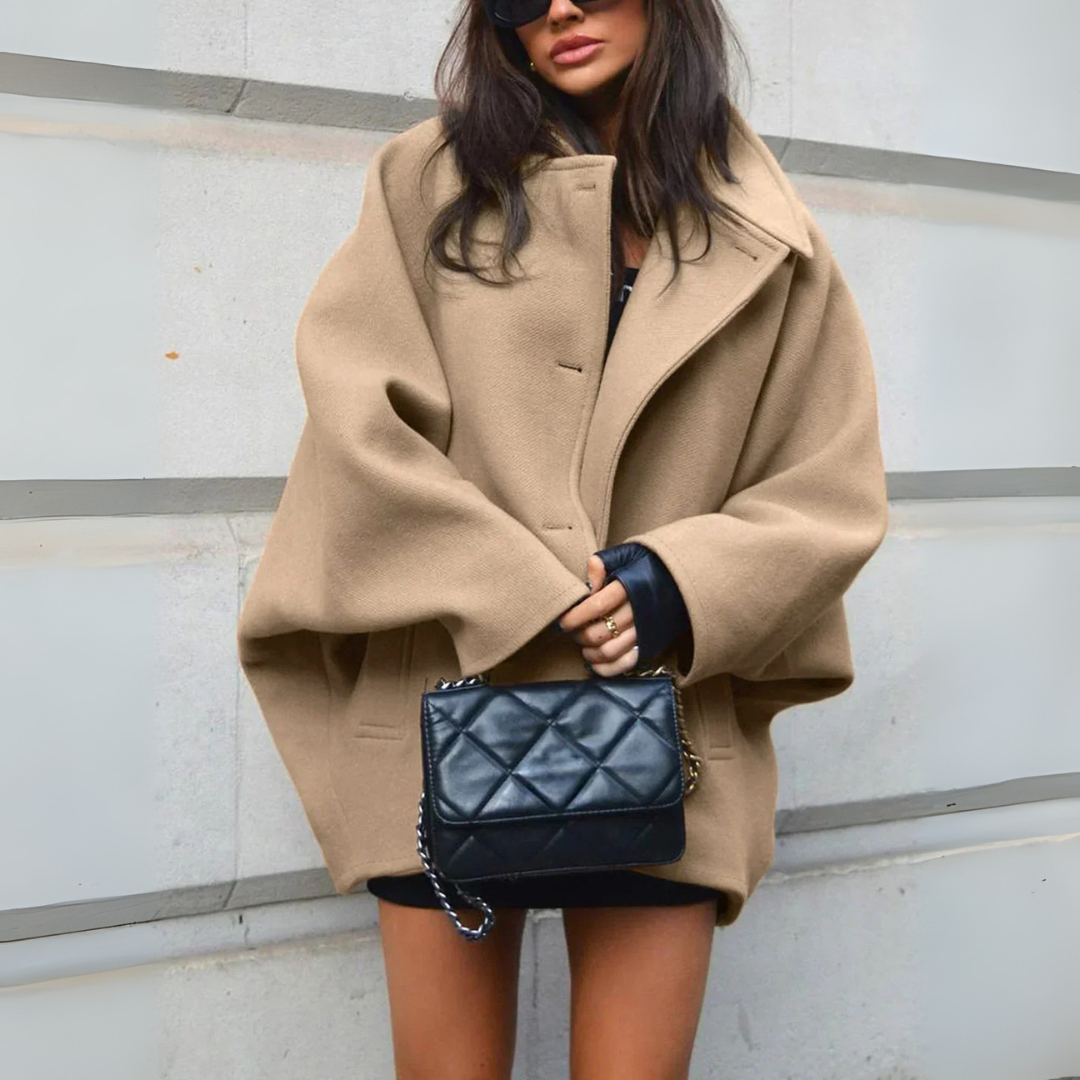 Oversized Jacke – Beige Damenjacke mit Kragen und einreihiger Knopfleiste-HauteBerlin