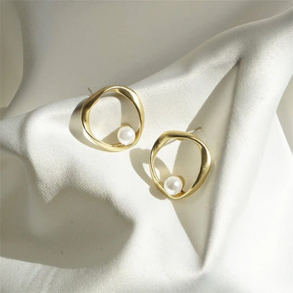 Perlenohrringe | Goldfarben Offener Ring | Minimalistisch-HauteBerlin
