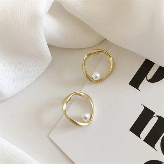 Perlenohrringe | Goldfarben Offener Ring | Minimalistisch-HauteBerlin