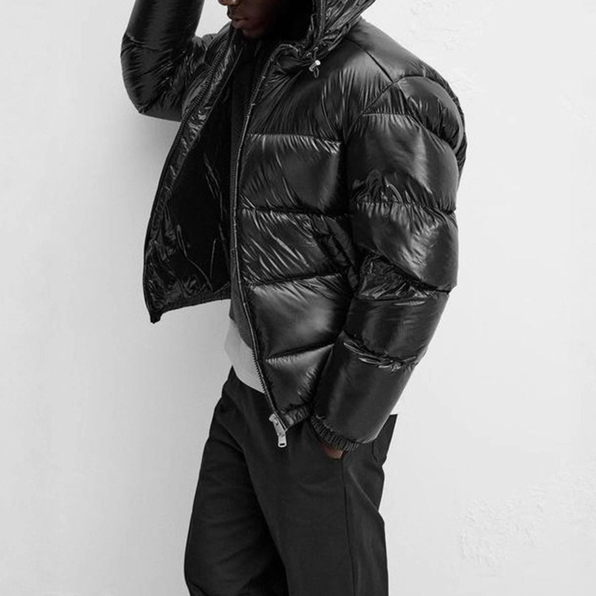 Pufferjacke Herren – Glänzende Steppjacke mit Kapuze in Schwarz oder Armeegrün-HauteBerlin