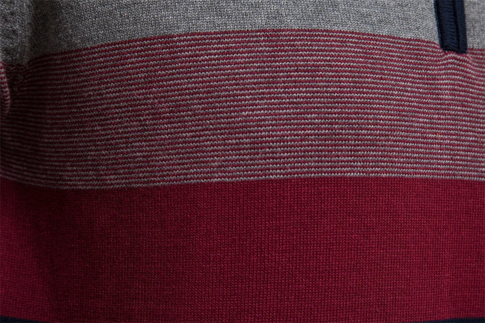 Pullover mit Viertelreißverschluss – Gestreifter Strickpullover mit halbem Reißverschluss für Männer-HauteBerlin