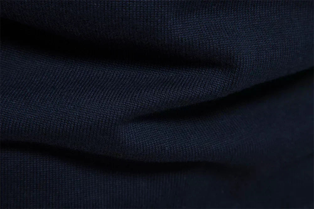 Pullover mit Viertelreißverschluss – Gestreifter Strickpullover mit halbem Reißverschluss für Männer-HauteBerlin