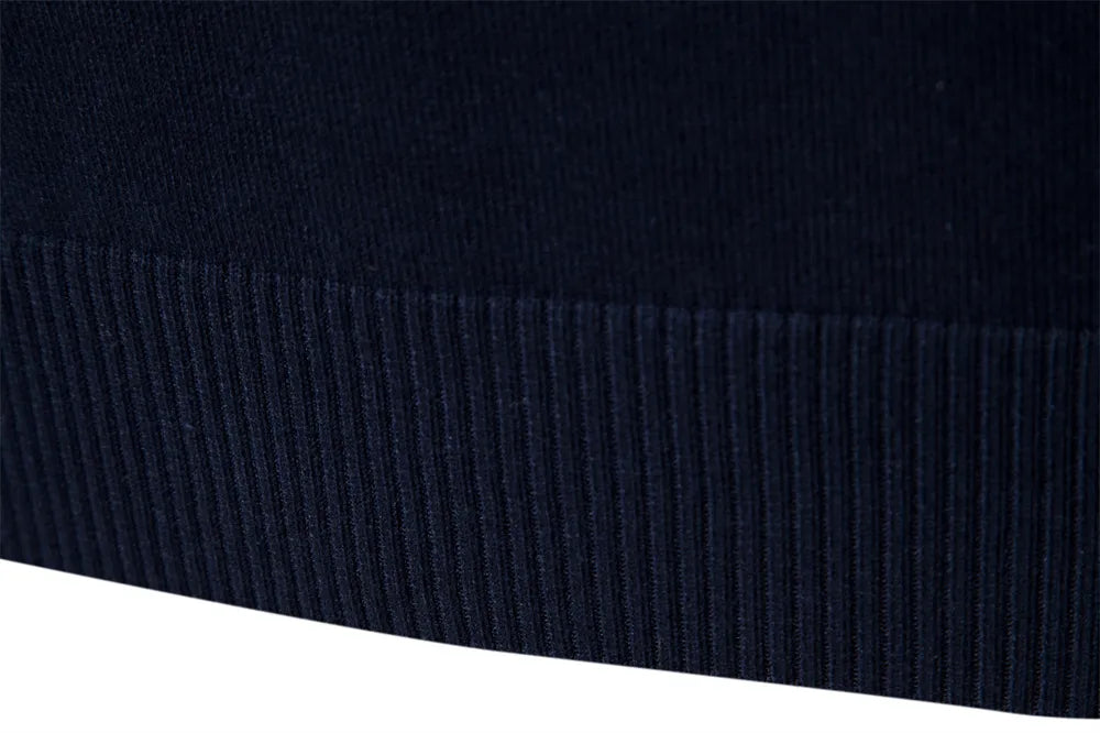 Pullover mit Viertelreißverschluss – Gestreifter Strickpullover mit halbem Reißverschluss für Männer-HauteBerlin