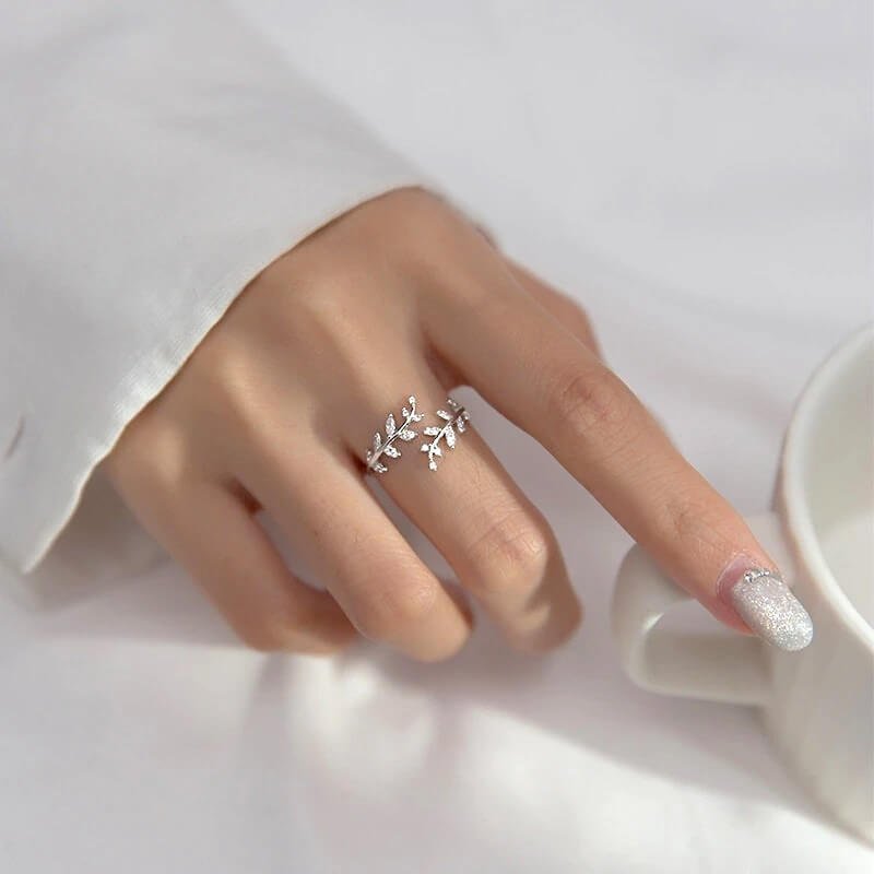Ring Damen Gold | Blattform mit Zirkonia | Verstellbar-HauteBerlin