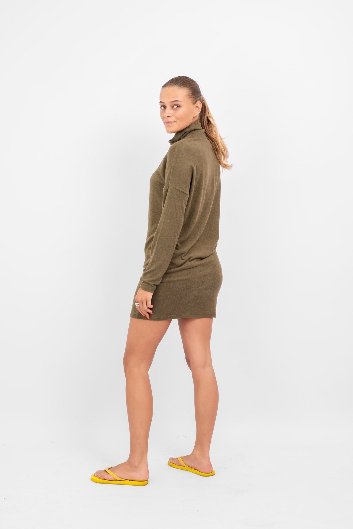 Rollkragenkleid - Langärmelig - Mini - Freizeitkleid - Pulloverkleid-HauteBerlin