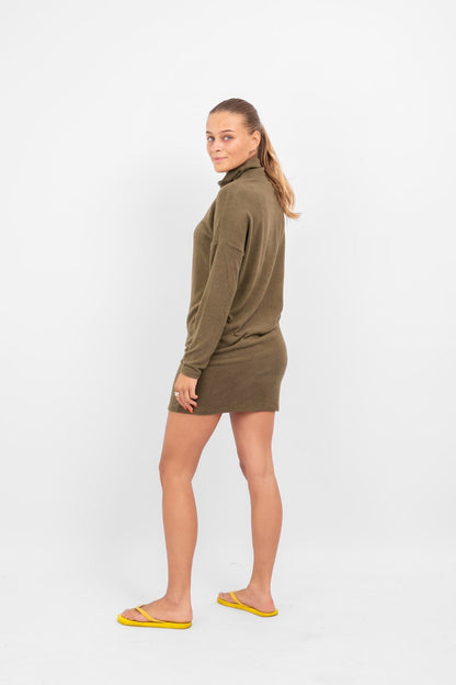 Rollkragenkleid - Langärmelig - Mini - Freizeitkleid - Pulloverkleid-HauteBerlin