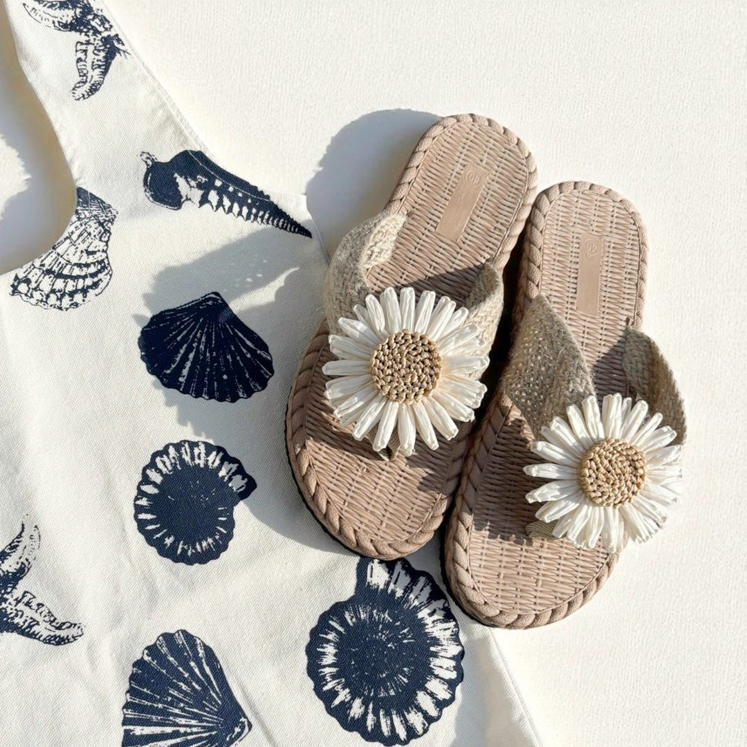 Sandalen Damen | Gänseblümchen Zehentrenner | Geflochtene Optik-HauteBerlin